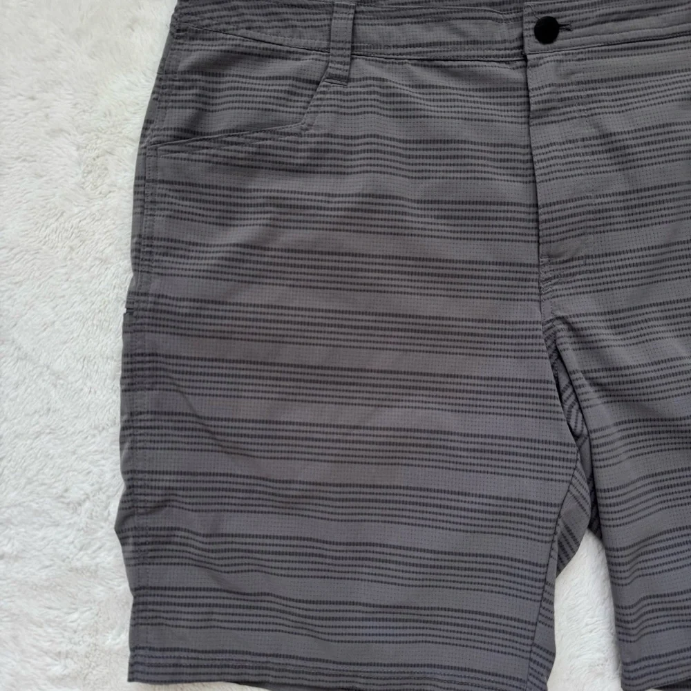 Kuhl Upriser Grizzly Stripe Shorts Men's 40 Gray Quick Dry‎ Performance Outdoor
